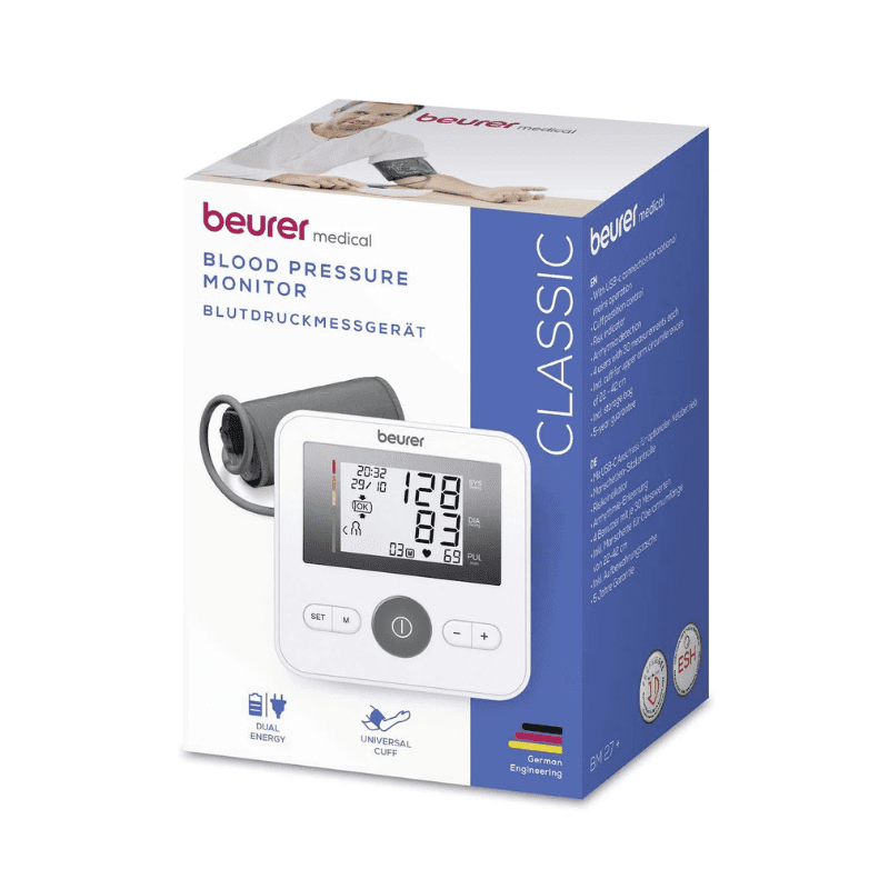 Packshot « Beurer Tensiomètre à Bras BM 27+ » avec brassard et écran allumé.