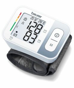 Packshot « Beurer Tensiomètre à Poignet BC 28 » affichant SYS/DIA et pouls.