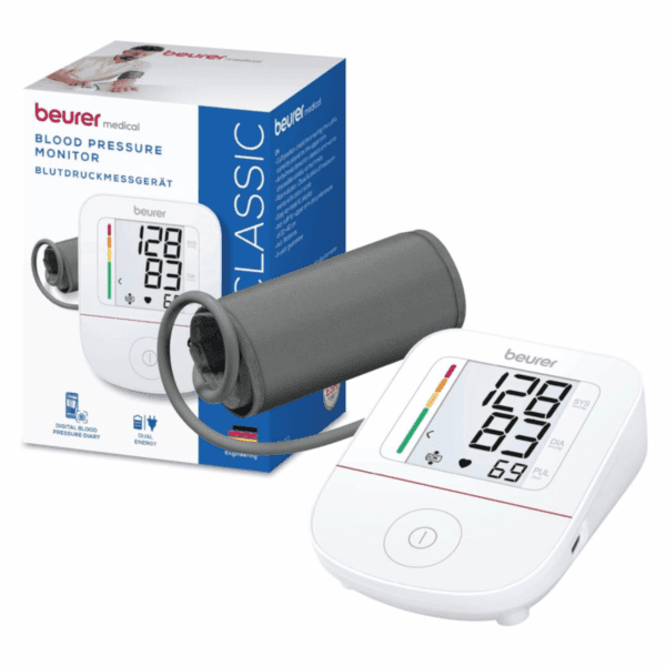 Packshot « Beurer Tensiomètre au Bras BM 23 » avec brassard et écran allumé.