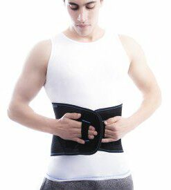Ceinture Orthomed portée sur le bas du dos pour maintien lombaire