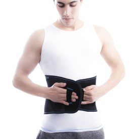 Ceinture Orthomed portée sur le bas du dos pour maintien lombaire