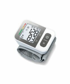 Packshot « Sanitas Tensiomètre à Poignet SBC15 » affichant une mesure.