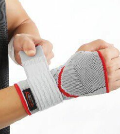 Attelle Orthomed portée au poignet — maintien de l’articulation