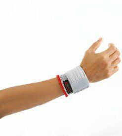 Orthomed protège-poignet porté — maintien léger du poignet